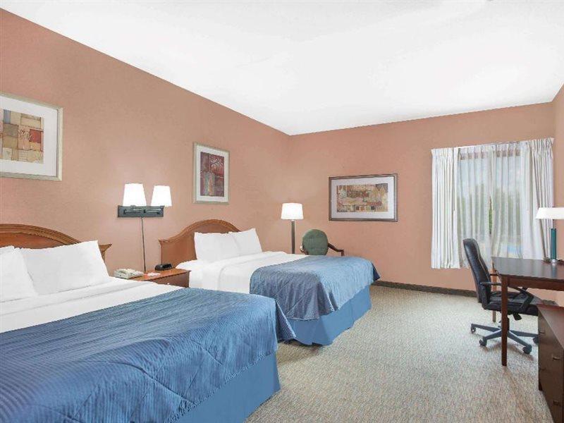Howard Johnson By Wyndham Amherst Hadley Exterior photo